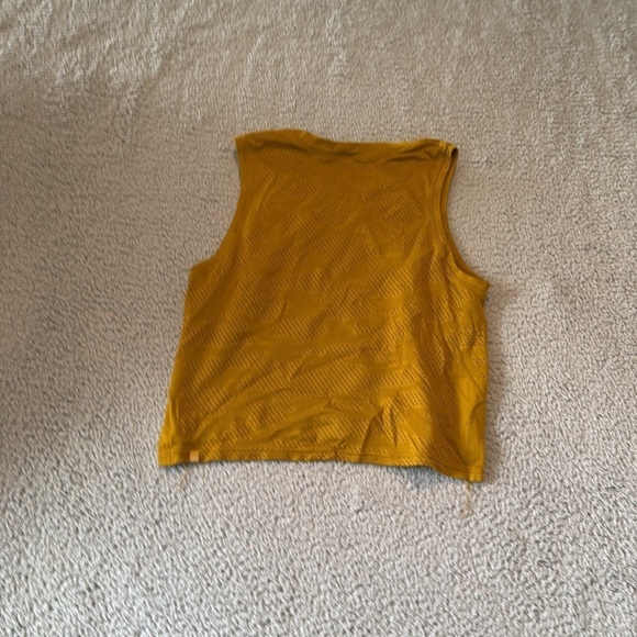 Lululemon Train To Be Tank Color: Dot Camo Gold Spice Size: 4 - Picture 3 of 4